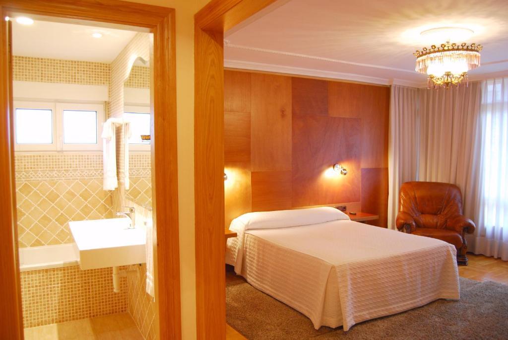 Hotel La Rivera Arenas De Cabrales Phòng bức ảnh