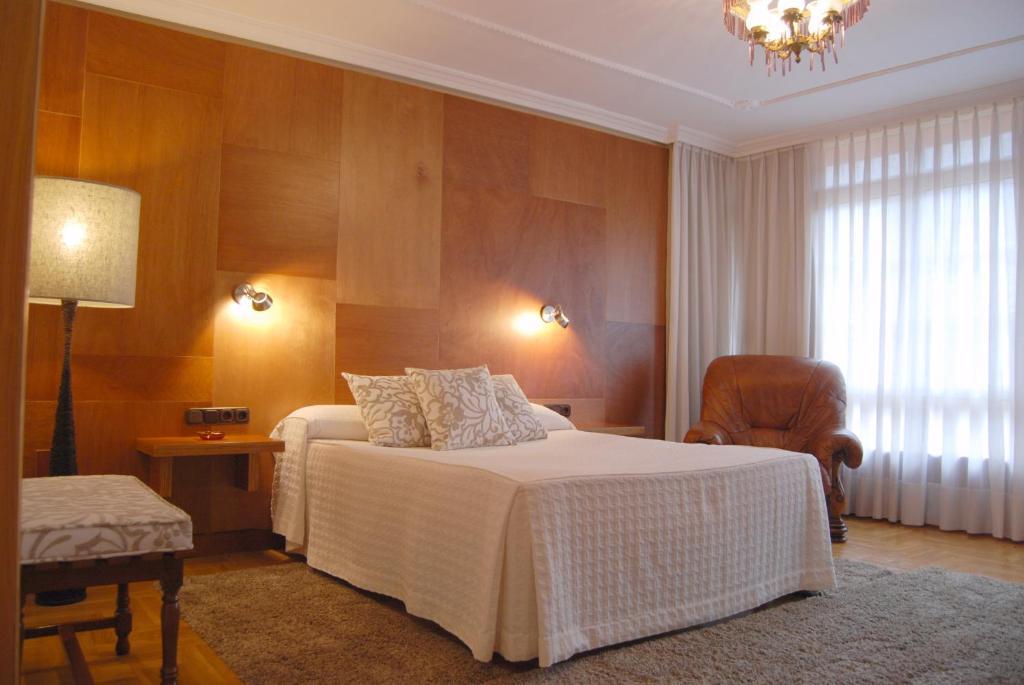 Hotel La Rivera Arenas De Cabrales Phòng bức ảnh