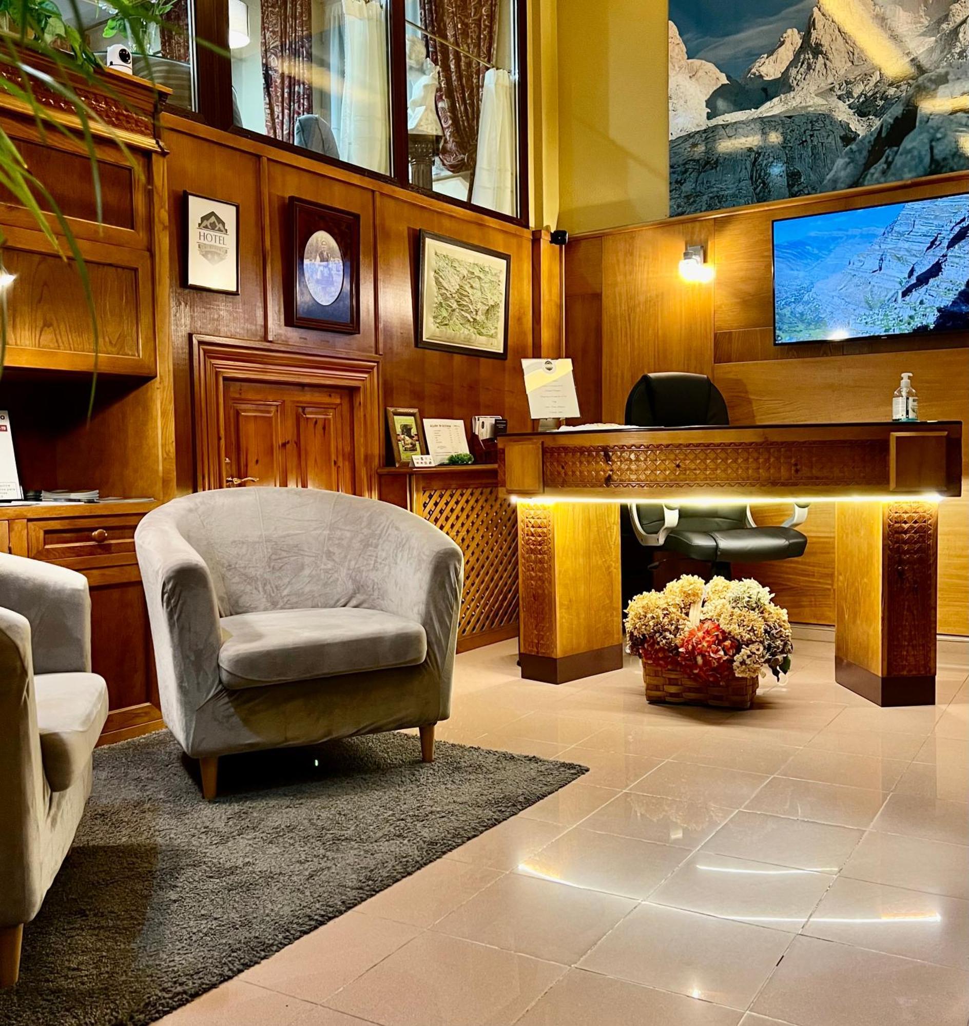 Hotel La Rivera Arenas De Cabrales Ngoại thất bức ảnh