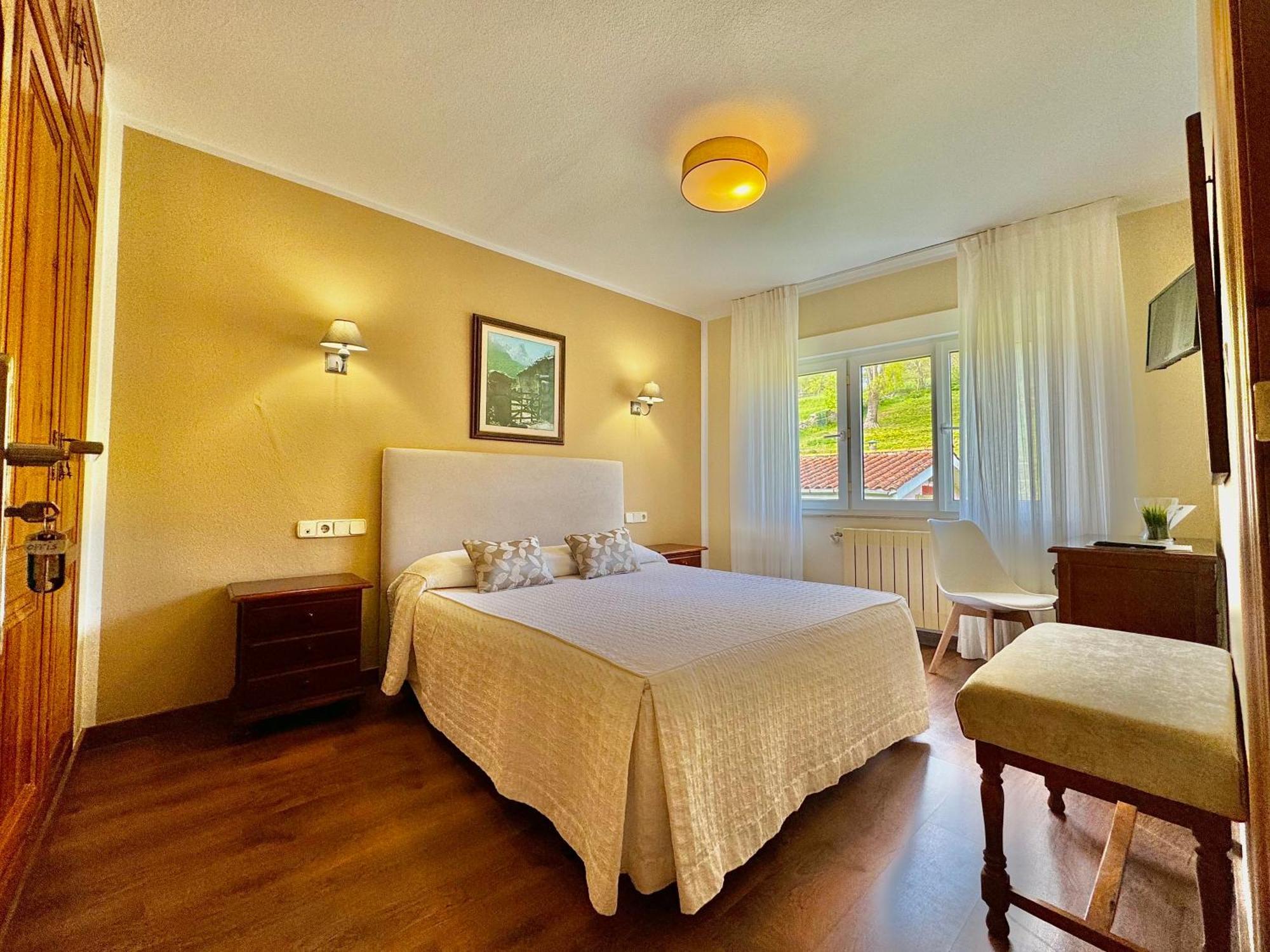 Hotel La Rivera Arenas De Cabrales Ngoại thất bức ảnh